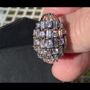 Women’s diamond ring